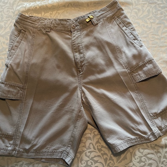 Tommy Bahama - Men's Cargo Shorts Size 35 Light Gray - Picture 2 of 2